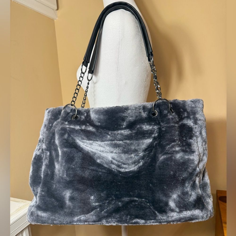 NWOT Chic Faux Rabbit Fur Large Shoulder Bag Purse Color Gray